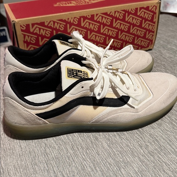 Vans AVE Sneakers with Translucent Sole - Picture 4 of 10